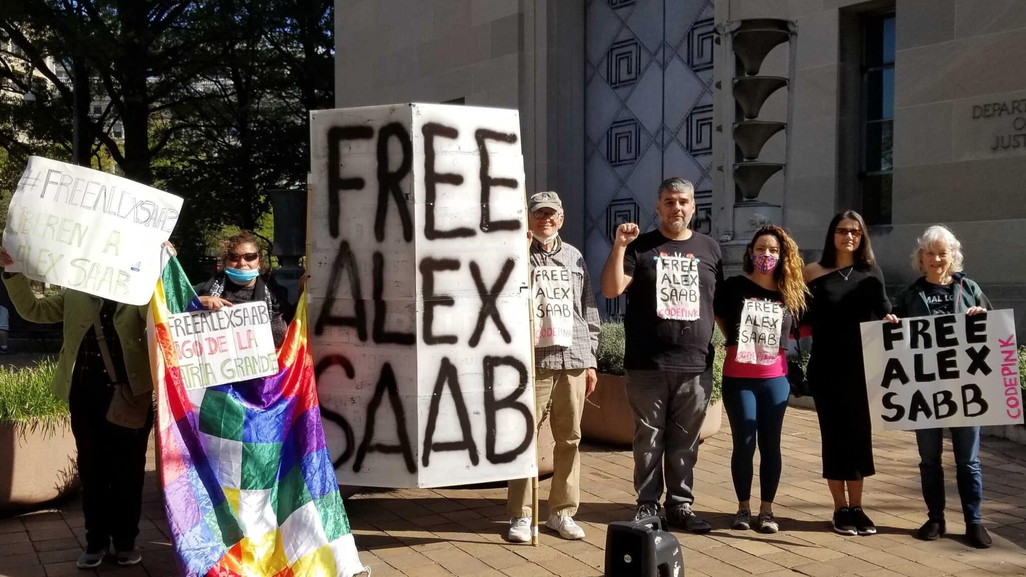 Protest outside the US Department of Justice headquarters in Washington DC, demanding freedom for Venezuelan diplomat Alex Saab, illegally imprisoned in the US. Photo: Twitter/@codepink.