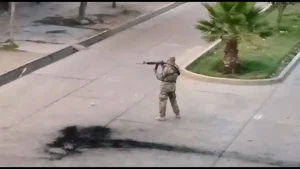 Screenshot of video footage circulated on the internet showing Peruvian military in Ayacucho, Peru firing live ammunition against protesters demanding the dissolution of Congress, the release of Pedro Castillo, and a new constitution. Photo: El Ciudadano.