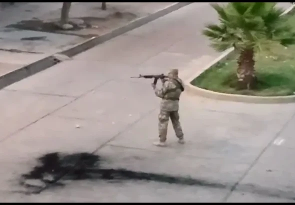 Screenshot of video footage circulated on the internet showing Peruvian military in Ayacucho, Peru firing live ammunition against protesters demanding the dissolution of Congress, the release of Pedro Castillo, and a new constitution. Photo: El Ciudadano.