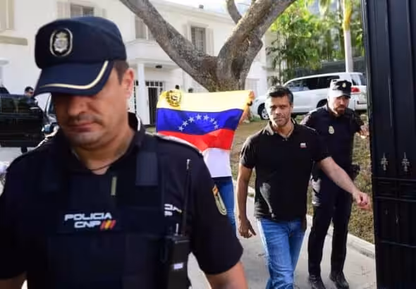 Far-right Venezuelan politician Leopoldo López before giving public statements from the residence of the Spanish ambassador in Caracas and escorted by Spain's National Police Corps (CNP) agents, just days after a coup attempt led by him and former deputy Guaidó. Caracas, May 2, 2019. Photo: Ronaldo Schemidt/Agence France-Presse/Getty Images/File photo.