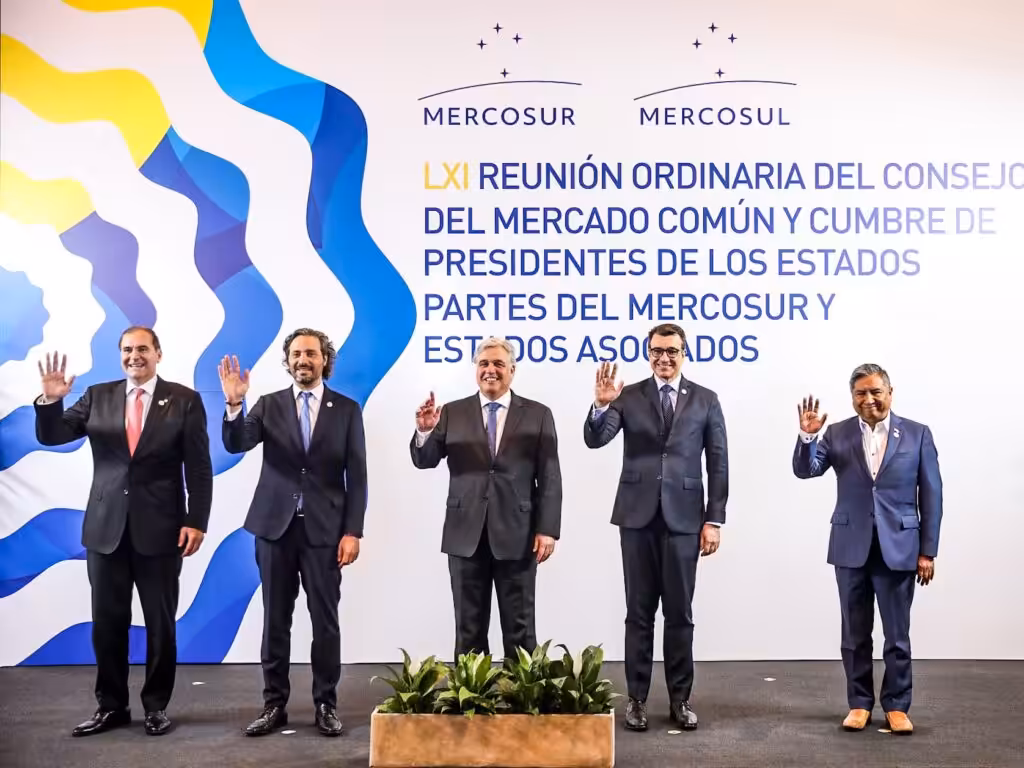 Mercosur foreign ministers and Bolivian Foreign Minister Rogelio Mayta, whose country was a guest, at the 2022 Mercosur summit in Montevideo, Uruguay. Photo: File.