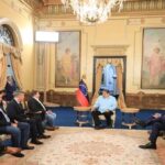 President Maduro in a meeting with representatives of Neighborhood Force opposition party at Miraflores Palace, on December 16, 2022. Photo: Presidential Press.