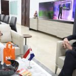 Venezuelan Vice President Delcy Rodríguez (left) and the ambassador of the Kingdom of the Netherlands in Venezuela, Robert Schuddeboom (right), in meeting discussing border reopening. Photo: Twitter/@delcyrodriguezv.