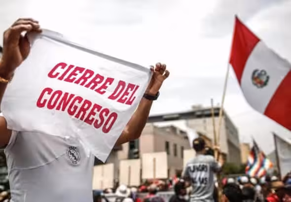 Protest in Lima calling for the dissolution of Congress after the parliamentary coup against the president of Peru, Pedro Castillo. Photo: EFE.