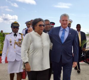 Cuban President Díaz-Canel is received at the Barbados Airport by Prime Minister Mía Amor Mottley. photo: Alejandro Azcuy.