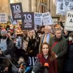 Stella Morris (C) at a rally demanding the release of Julian Assange, 2022. Photo: Twitter/@B2O6N4.
