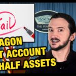 Photographic composition with a photo of Lee Camp (right) and a sign that says: Fail (left), above a caption that reads “Pentagon can't account for half assets.” In the background the Pentagon logo and the US flag. Photo: MintPress News.