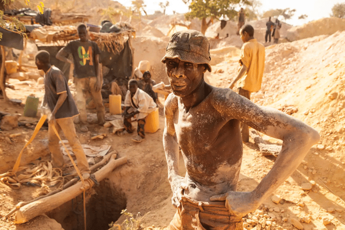 Artisanal gold mining in Burkina Faso. Photo: Hugh Brown