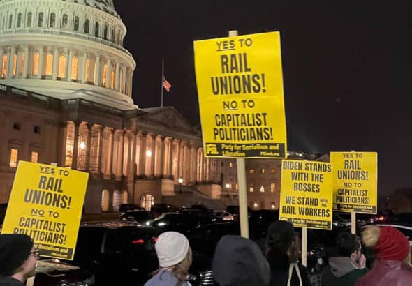 Activists march in front of the US Senate in support of railway workers. Photo: Ben Zinevich.