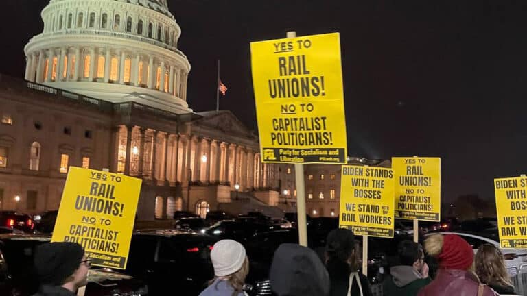 Activists march in front of the US Senate in support of railway workers. Photo: Ben Zinevich.
