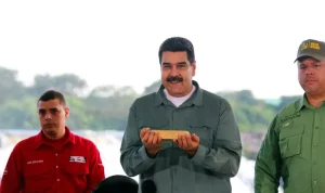 President Nicolás Maduro holding a gold bar. File photo.