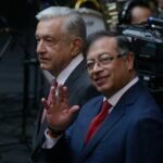 The president of Mexico, Andrés Manuel López Obrador, with his Colombian counterpart, Gustavo Petro, during the reception ceremony for the Colombian president at the National Palace of Mexico. Photo: La Jornada Hidalgo.