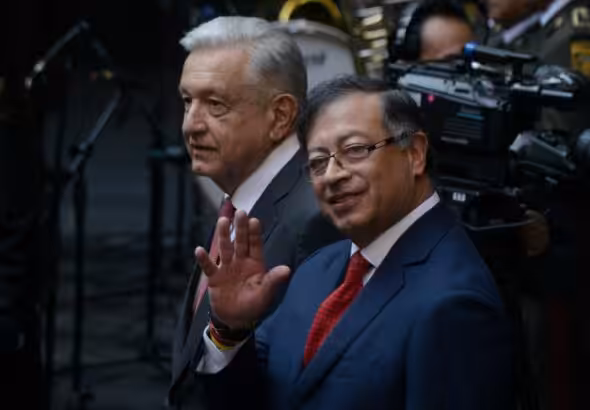 The president of Mexico, Andrés Manuel López Obrador, with his Colombian counterpart, Gustavo Petro, during the reception ceremony for the Colombian president at the National Palace of Mexico. Photo: La Jornada Hidalgo.