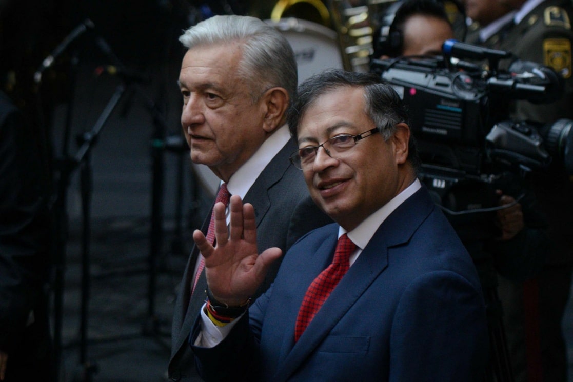 The president of Mexico, Andrés Manuel López Obrador, with his Colombian counterpart, Gustavo Petro, during the reception ceremony for the Colombian president at the National Palace of Mexico. Photo: La Jornada Hidalgo.