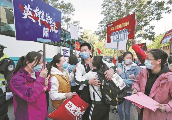 Members of the medical team from Beijing’s China-Japan Friendship Hospital meet their family members after enjoying a two-week holiday following a successful mission in Wuhan, Hubei province, on April 22, 2020. Photo: “Capturing COVID-19 in photos,” China Daily, December 26, 2022.