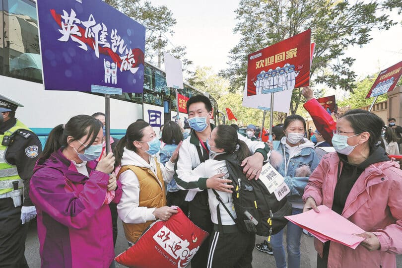 Members of the medical team from Beijing’s China-Japan Friendship Hospital meet their family members after enjoying a two-week holiday following a successful mission in Wuhan, Hubei province, on April 22, 2020. Photo: “Capturing COVID-19 in photos,” China Daily, December 26, 2022.
