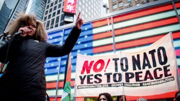 Claudia De La Cruz of The People's Forum speaks to a crowd outside of the US Army Recruiting Station in Times Square. Photo: Peoples Dispatch.