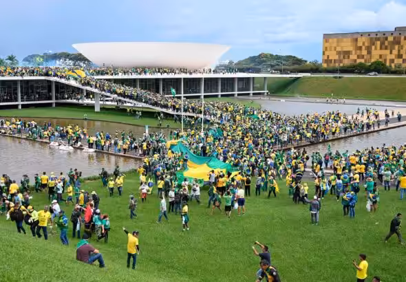 Far-right Bolsonaro supporters, clad in green and yellow, storm symbolic buildings representing Brazilian democracy in Brasilia's Three Powers Plaza in an indisputable replication of the Trump-led Capitol Riots from January 6, 2021. Photo: Twitter/@kanekos69.