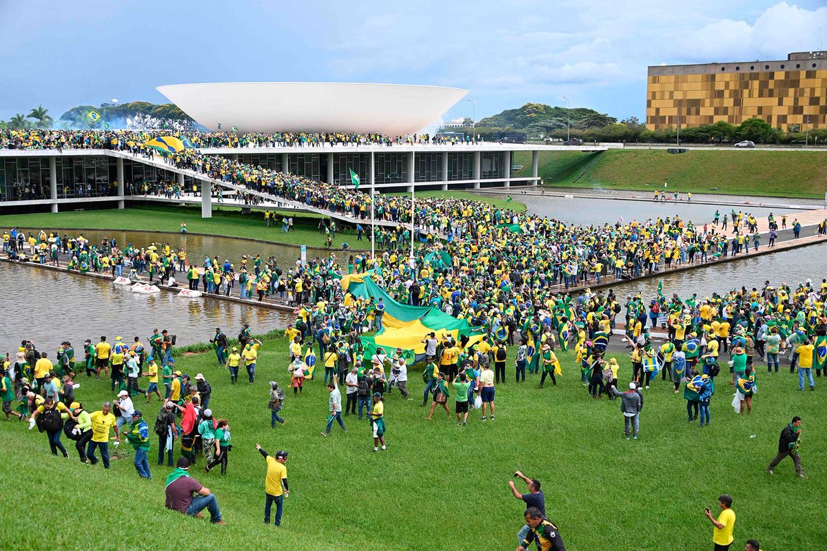 Far-right Bolsonaro supporters, clad in green and yellow, storm symbolic buildings representing Brazilian democracy in Brasilia's Three Powers Plaza in an indisputable replication of the Trump-led Capitol Riots from January 6, 2021. Photo: Twitter/@kanekos69.
