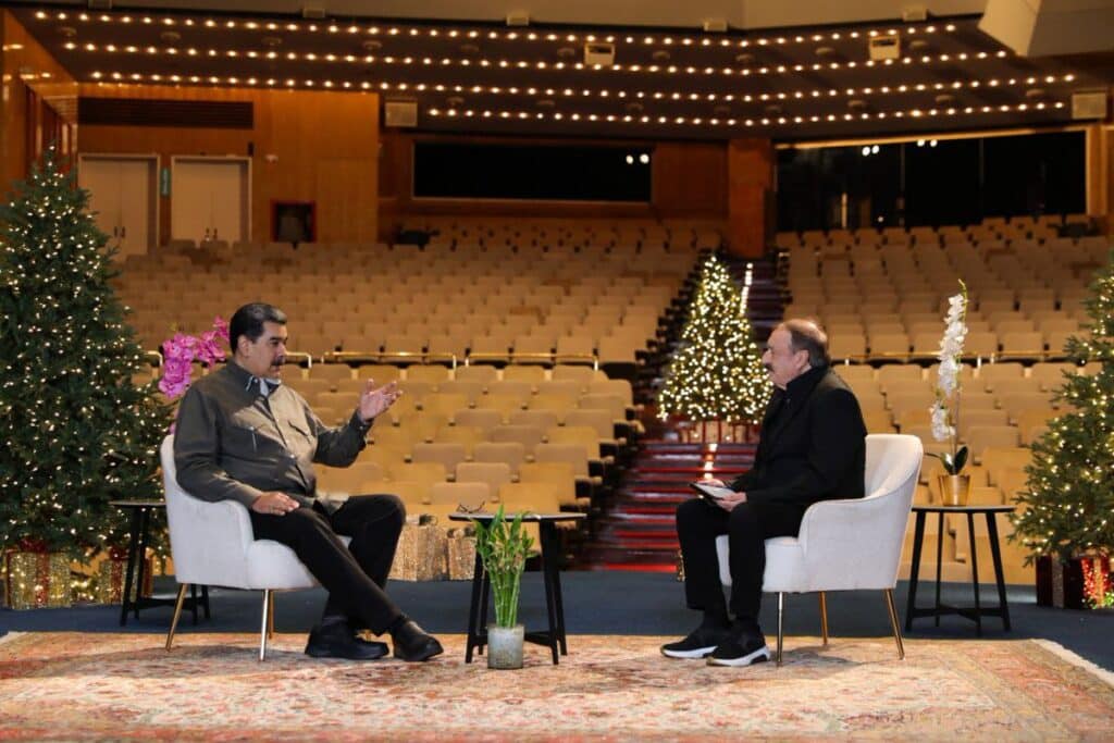 The president of Venezuela, Nicolás Maduro (left) being interviewed by renowned Spanish journalist Ignacio Ramonet (right), on January 1, 2023. Photo: Presidential Press.