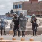 Featured image: Police forces in Juliaca, Peru, aiming their guns at protesters demanding the dissolution of Congress and the resignation of de facto ruler Dina Boluarte. At least 17 Peruvians were killed in the police repression. Photo: Twitter/@faldairmejia.