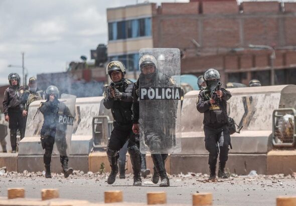 Featured image: Police forces in Juliaca, Peru, aiming their guns at protesters demanding the dissolution of Congress and the resignation of de facto ruler Dina Boluarte. At least 17 Peruvians were killed in the police repression. Photo: Twitter/@faldairmejia.
