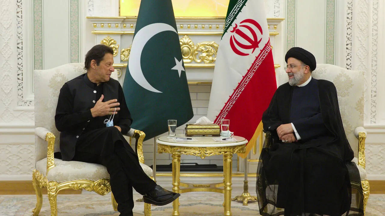 Pakistan's Prime Minister Imran Khan (left) meets with Iran's President Ebrahim Raisi in September 2021 File photo.