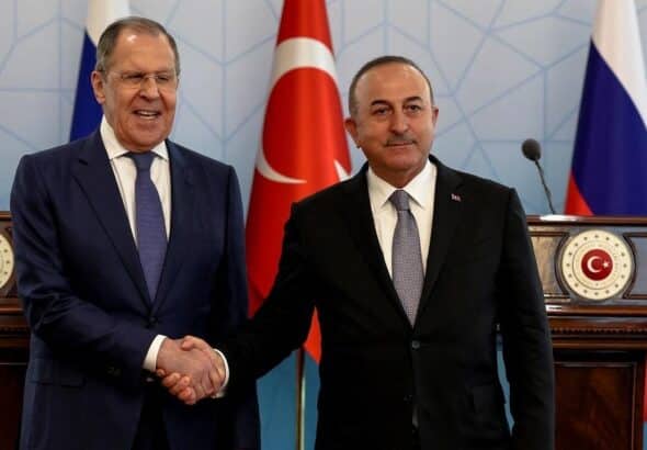 Russian Foreign Minister Sergey Lavrov (left) and his Turkish counterpart, Mevlüt Çavuşoğlu (right), after a meeting in Ankara, July 2022. Photo: Reuters/Umit Bektas.
