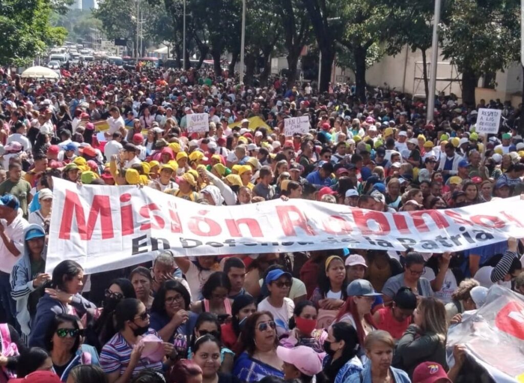 Venezuelan teachers hold a banner that reads "Mission Robinson, In Defense of the Homeland" during a march supporting the Bolivarian Revolution and President Nicolás Maduro, in Caracas, Saturday, January 14, 2023. Photo: Últimas Noticias.
