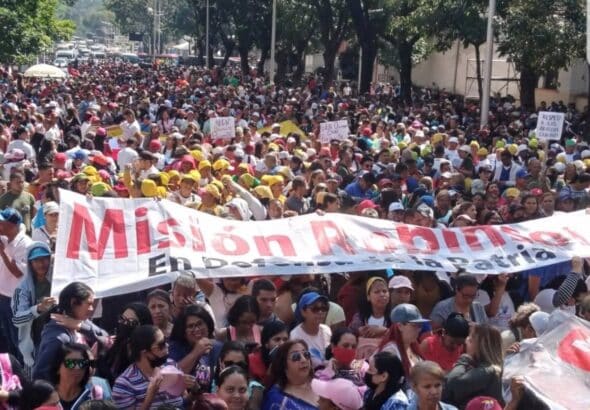 Venezuelan teachers hold a banner that reads "Mission Robinson, In Defense of the Homeland" during a march supporting the Bolivarian Revolution and President Nicolás Maduro, in Caracas, Saturday, January 14, 2023. Photo: Últimas Noticias.