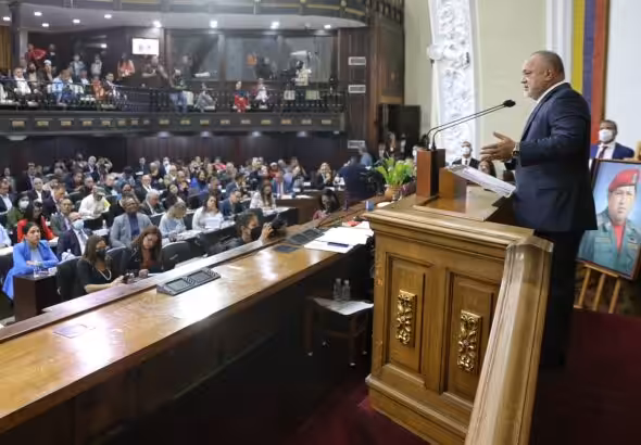 Deputy Diosdado Cabello presents the bill on financial transparency of NGOs operating in Venezuela before the National Assembly. Photo: Twitter/@PartidoPSUV.