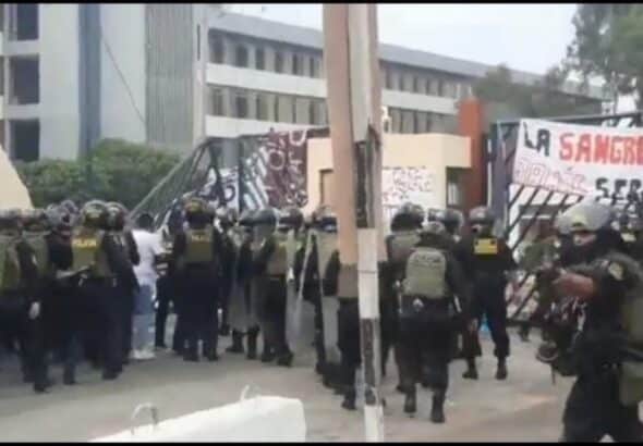 Police outside the gates of San Marcos University in Lima, Peru, on the morning of January 21, preparing to evict protesters from the university premises. Photo from social media.