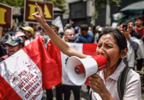 Peruvian protesters demand resignation of de facto President Dina Boluarte and Congress that carried out a coup against the elected President Pedro Castillo. Photo: Su Noticiero.