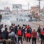 Police launch tear gas while being confronted by protesters in southern Peru. Photo: EFE.