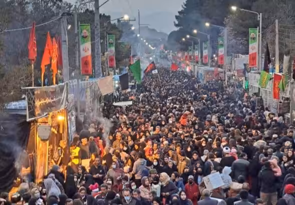 Thousands of Iranians march to commemorate General Qassem Soleimani, assassinated by the US three years ago. Photo: Twitter.