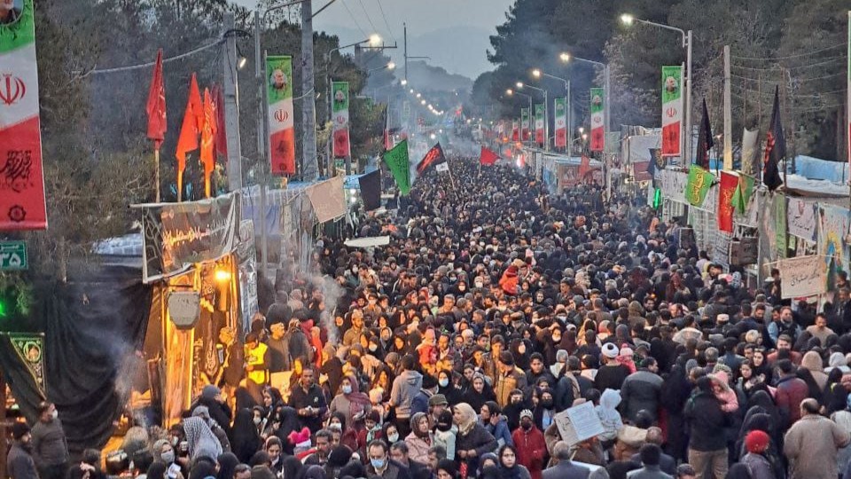 Thousands of Iranians march to commemorate General Qassem Soleimani, assassinated by the US three years ago. Photo: Twitter.