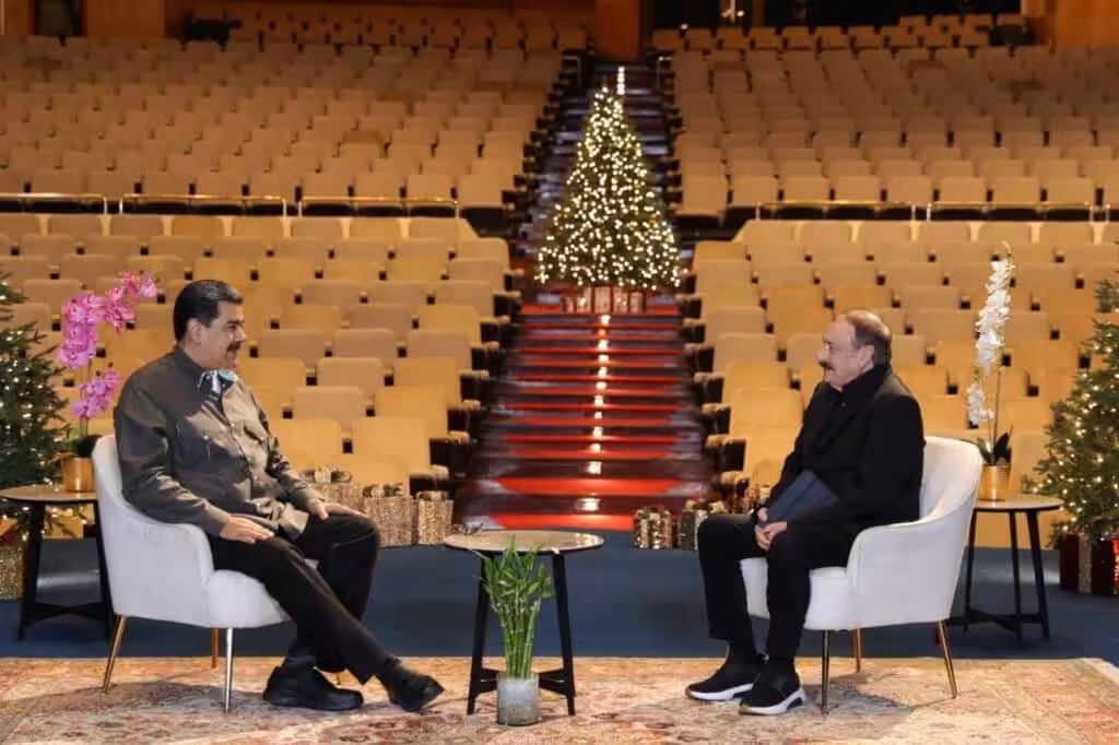 Venezuelan President Nicolás Maduro being interviewed by journalist Ignacio Ramonet. Photo: Telesur.