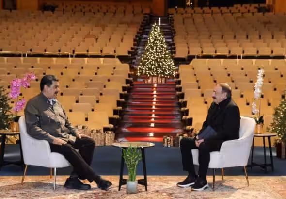 Venezuelan President Nicolás Maduro being interviewed by journalist Ignacio Ramonet. Photo: Telesur.