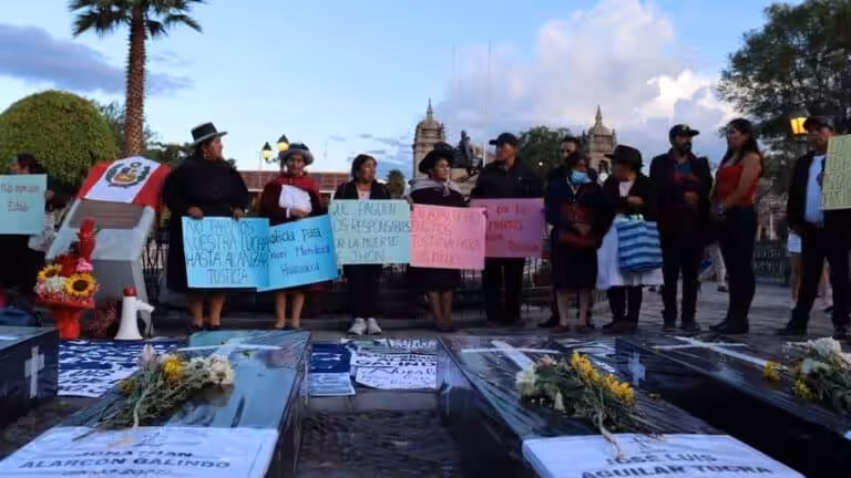 Women from the Ayacucho-based National Association of Relatives of Kidnapped, Detained and Disappeared of Peru (ANFASEP) hold signs in the central plaza of Ayacucho condemning the deaths of protesters. Photo: Zoe Alexandra.