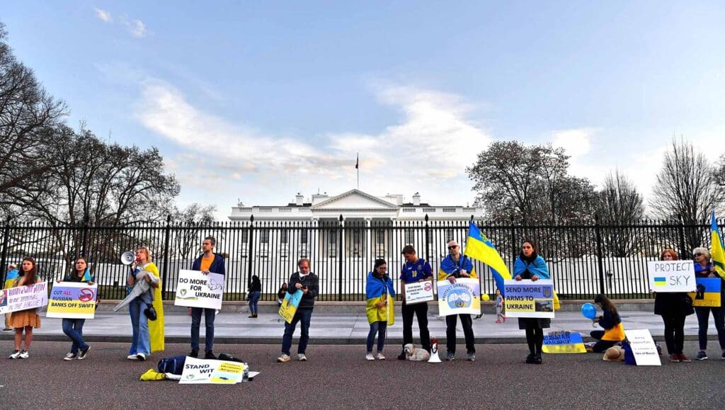 Small crowd of pro-Zelensky/NATO/war protesters in front of the White House demanding more weapons for Ukraine. Photo: Gallup News/File photo.