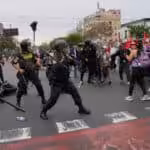 Police forces in Lima deploy violent tactics in repressing mobilizations against the de facto government of Dina Boluarte. Photo: AP/Martin Mejia.