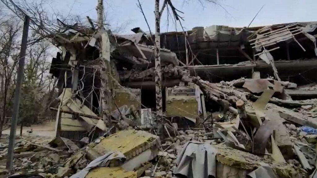 Aftermath of the Ukrainian missile strike on a hospital in the city of Novoaydar on January 28, 2023. Photo: Sputnik.