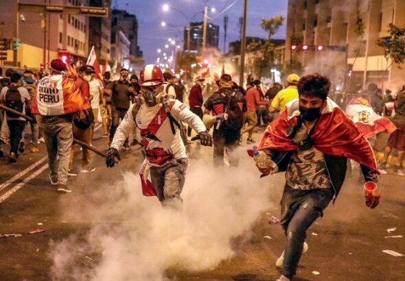 Peruvians stay mobilized. Photo: Aldair Mejia/EPA.