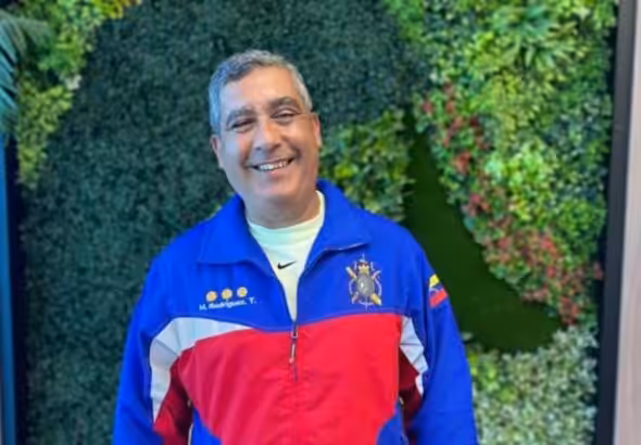 Former Minister Miguel Rodríguez Torres making a statement, minutes after being released from prison this past Saturday, January 21, 2023. Photo: Últimas Noticias.