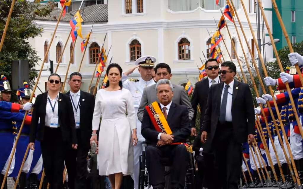 Former Ecuadorian President Lenin Moreno (right) and his wife, Rocío González, during a ceremony. Photo: Dolores Ochoa/ AP/File photo.