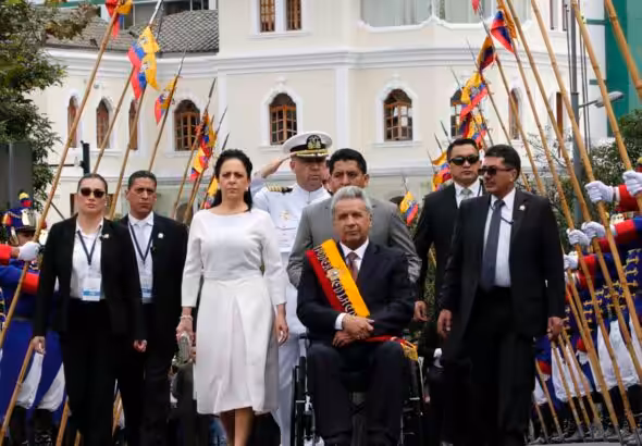 Former Ecuadorian President Lenin Moreno (right) and his wife, Rocío González, during a ceremony. Photo: Dolores Ochoa/ AP/File photo.