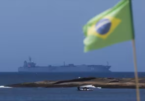 The Iranian ship Iris Makran sails off the coast of Rio de Janeiro as a Brazilian flag flies on Copacabana beach, February 27, 2023. Photo: Reuters.