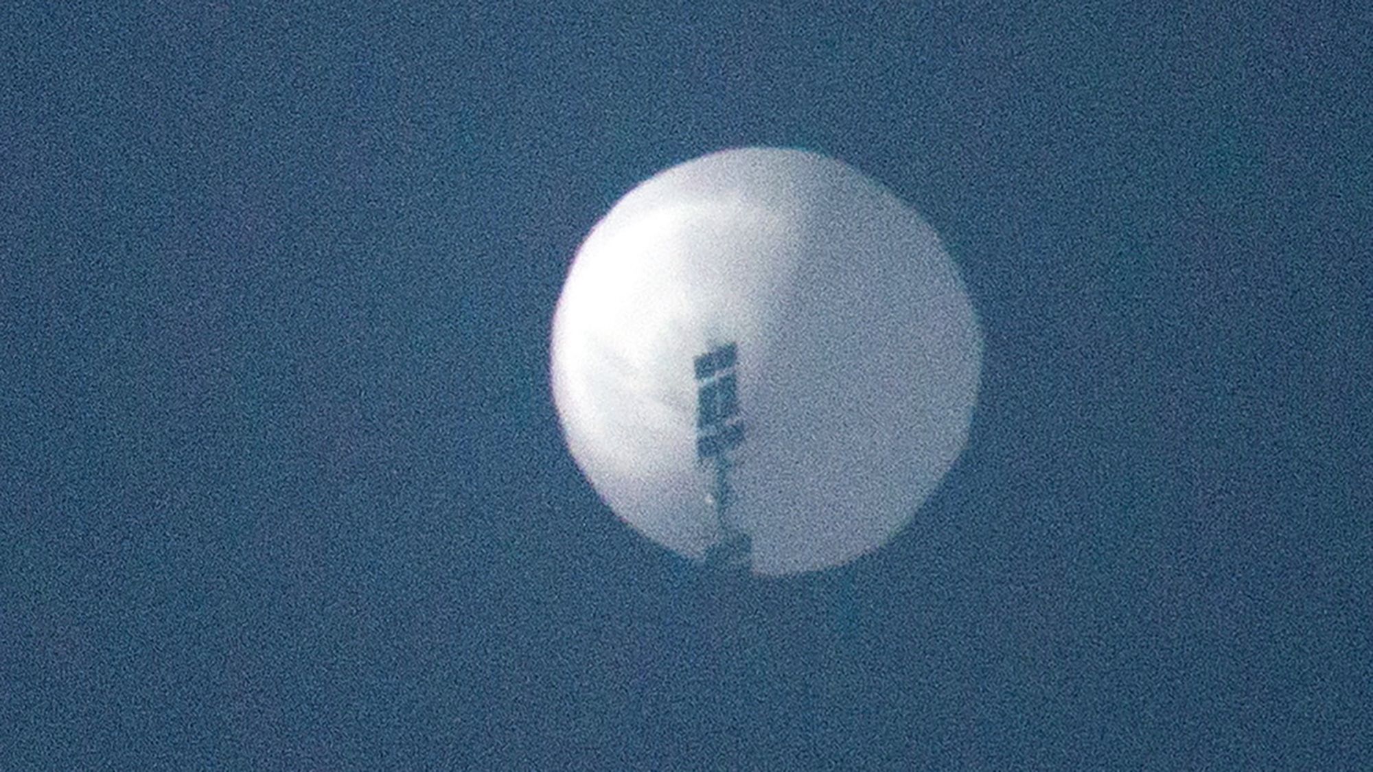 The so-called Chinese "spy balloon" that has caused an uproar in US mainstream media. Photo: Chase Doak via CNN.
