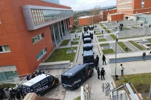 Police deployment inside the Complutense University in Madrid after Palestinian activist protested the presence of Israeli ambassador. Photo: Estudiantes en Movimiento via Publico.