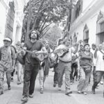 Relatives, friends and fans of Alí Primera march in Caracas to commemorate the musician's life 38 years after his passing, February 16, 2023. Photo: Últimas Noticias.